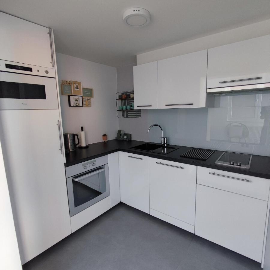 Apartment Villa Ksenija Остенде Экстерьер фото